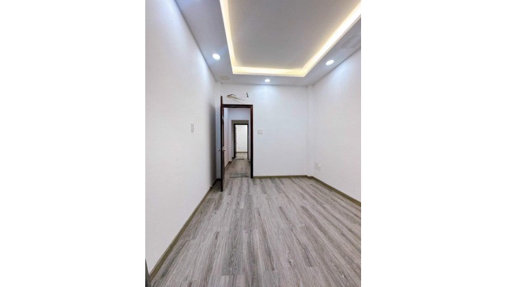 Bán nhà hxh Nơ Trang Long, 36m2, 4 tầng, 4pn, sân thượng, chỉ 6,450 tỷ.